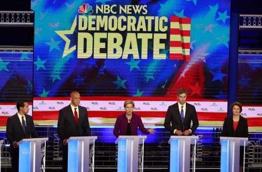Bislang haben 25 Politiker ihren Hut bei den Demokraten in den Ring geworfen. Beim ersten TV-Duell wurde vor allem Donald Trump kritisiert. Foto: dpa