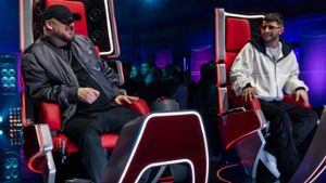 Kool Savas (l.) und Dardan auf den roten The Voice-Stühlen. Foto: Joyn/Richard Hübner