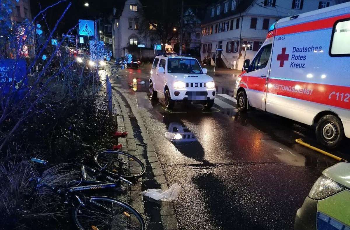 Die Radfahrerin kam mit schweren Verletzungen in eine Klinik. Foto: Andreas Rosar Fotoagentur-Stuttg/Andreas Rosar Fotoagentur-Stuttg
