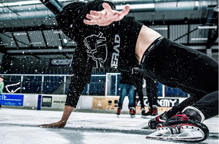Ice-Freestyle auf der Waldau: Breakdance und Akrobatik auf zwei Kufen