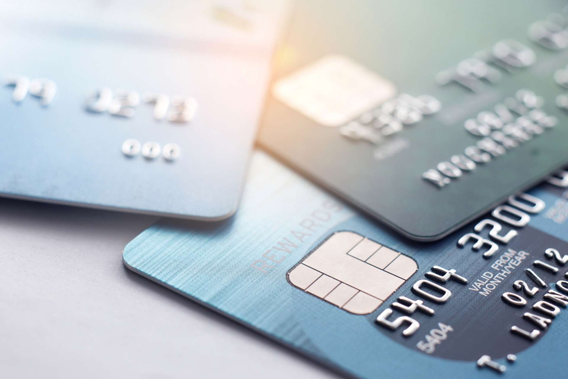 Unterschied zwischen Debit und Kreditkarte (5 Merkmale)