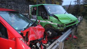 Bei einem Unfall mit vier Fahrzeugen sind am Sonntagnachmittag vier Menschen verletzt worden. Foto: 7aktuell.de/Lukas Felder