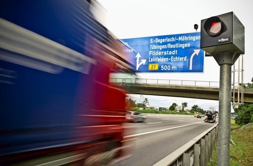Stört laut ADAC den Verkehrsfluss: Stationärer Blitzer an der A 8 bei Stuttgart-Möhringen Foto: Max Kovalenko