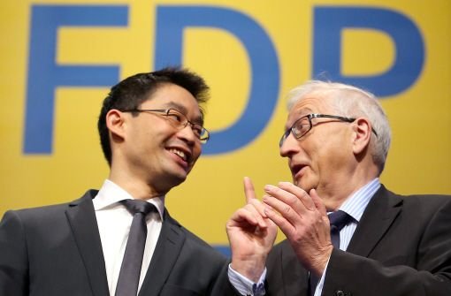 FDP-Chef Phlipp Rösler (links) mit seinem besten Feind: Rainer Brüderle. Foto: dpa