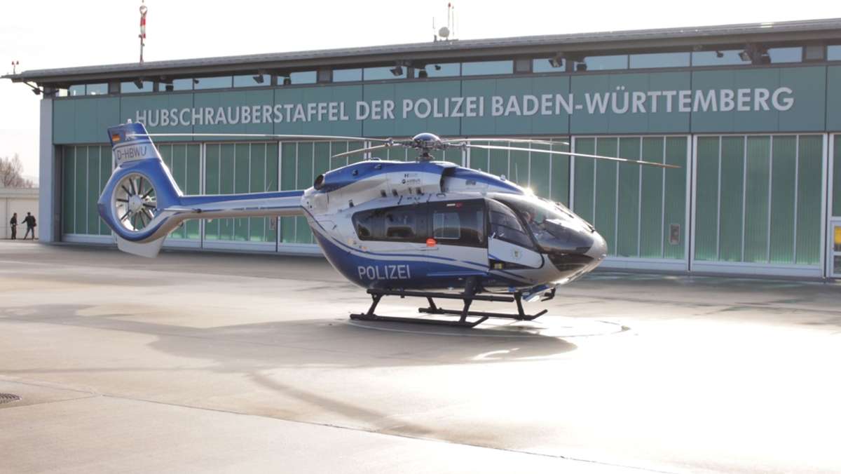 Im Bereich des Bahnhofs: Polizeihubschrauber kreist über Böblingen