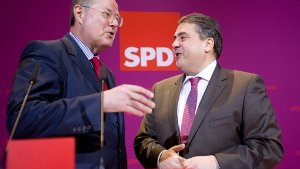 Nach dem Wahlerfolg in Niedersachsen hat der SPD-Vorsitzende Sigmar Gabriel (rechts) erbitterten Widerstand gegen das längst beschlossene Betreuungsgeld angekündigt. Foto: dpa