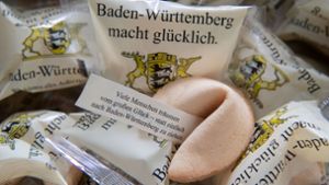 „Viele Menschen träumen vom großen Glück – statt einfach nach Baden-Württemberg zu ziehen“, steht auf diesem Glückskeks. Foto: dpa