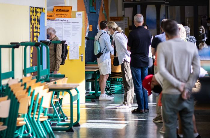 Kommunalwahlen in NRW: Lange Schlangen vor den Wahllokalen