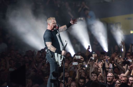 Metallica-Frontmann James Hetfield in der Schleyer-Halle. Foto: Lichtgut/Max Kovalenko