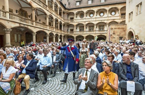 Seinen ersten Auftritt hat der Büttel bei der Eröffnungsfeier im Innenhof des Alten Schlosses. Foto: Pro Stuttgart