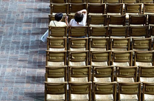 Immer mehr Frauen kehren der katholischen Kirche den Rücken zu. Foto: dpa/Julian Stratenschulte