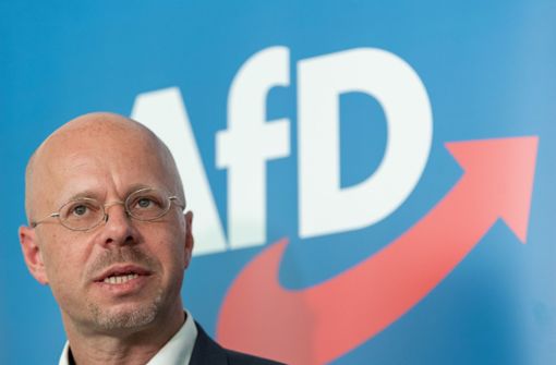 AfD-Politiker Andreas Kalbitz bleibt im Brandenburger Landtag, lässt den Fraktionsvorsitz aber bis auf Weiteres ruhen. Foto: dpa/Soeren Stache