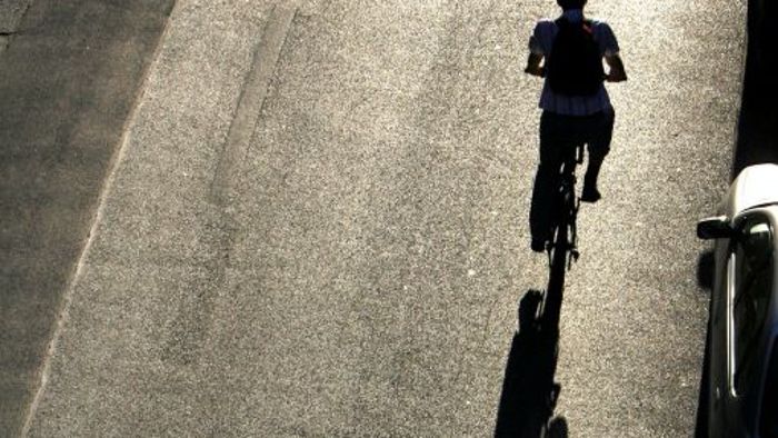 Radfahrer stirbt nach Sturz