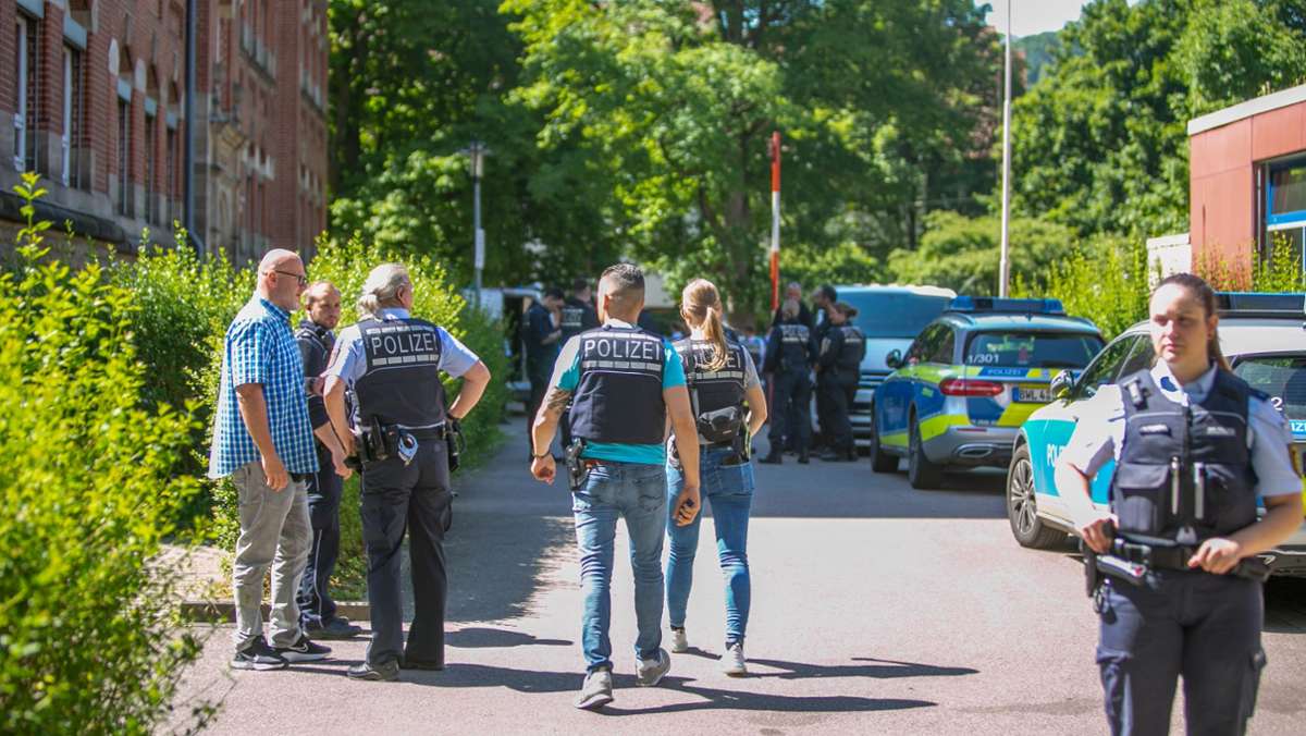 Messerangriff an Esslinger Grundschule: Tatverdächtiger gefasst – Ermittlungen laufen weiter auf Hochtouren