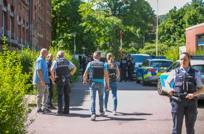 Messerangriff an Esslinger Grundschule: Tatverdächtiger gefasst – Ermittlungen laufen weiter auf Hochtouren