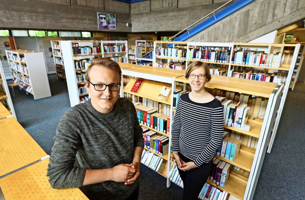 Alina Kroschwald und Martin Wenger lernen gerne in der Sindelfinger Bibliothek. Doch nicht immer ist es so leer  – o Foto: factum/