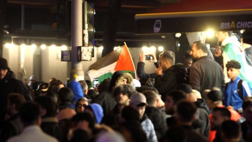 Verbotene Pro-Palästina-Demo  im Bezirk Neukölln gerät außer Kontrolle. Foto: IMAGO/dts Nachrichtenagentur