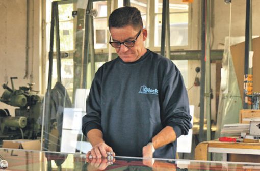 Glasermeister Glock konzipiert, plant und erstellt seit mehr als 30 Jahren Duschkabinen, komplett ohne Rahmen. Foto: Manfred Autenrieth