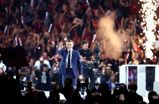 Emmanuel Macron lässt sich am Samstag von seinen Anhängern feiern. Foto: dpa/Thomas Coex