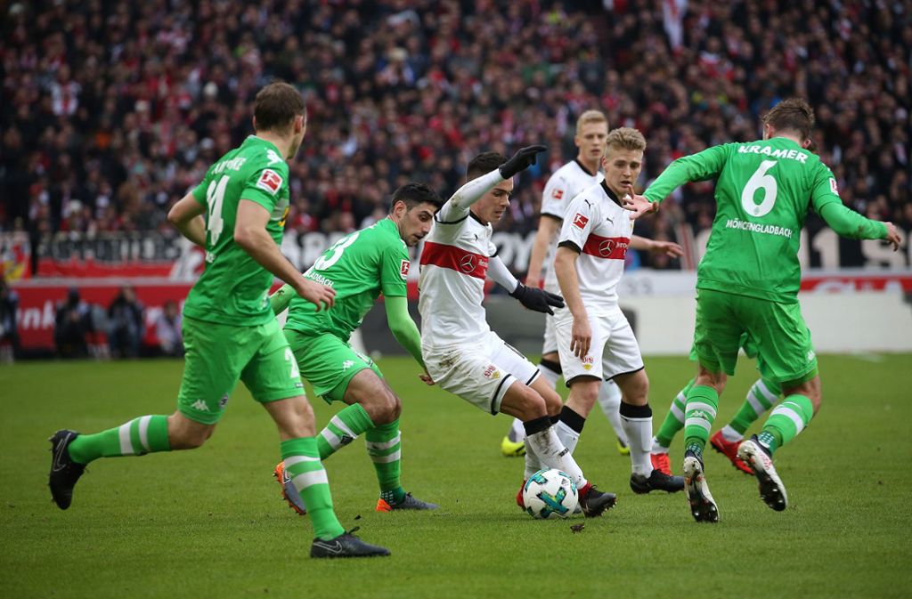 Nun aber wartet ein dicker Brocken auf die Elf von Trainer Markus Weinzierl. Borussia Mönchengladbach ist derzeit Tabellenzweiter. Dass aber auch die Fohlen nicht unverwundbar sind, hat sich zuletzt bei deren  0:2-Niederlage bei RB Leipzig gezeigt. Das bislang letzte Aufeinandertreffen zwischen den beiden Traditionsclubs entschied der VfB mit 1:0 für sich. Es war der erste Sieg für den damaligen Trainer Tayfun Korkut und der Beginn einer sensationellen Serie der Roten. Einen Liveticker gibt es hier.