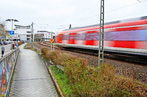 Wo heute S-Bahnen fahren, rollen dereinst Fernzüge. Den Krach gilt es zu mindern, und zwar auf ansehnliche Weise. Foto: Thomas Krämer
