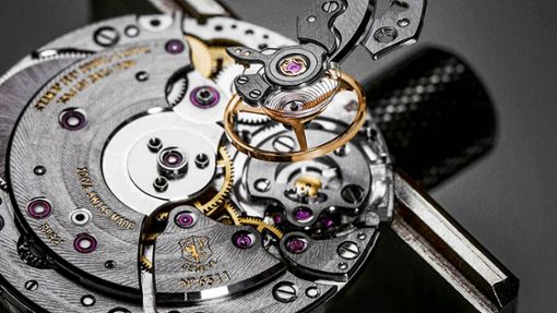 Blick ins Uhrwerk: Das  Genfer Siegel garantiert, dass diese Uhr der Marke  Roger Dubuis komplett in  Genf gefertigt  wurde Foto: Werksfoto/ 