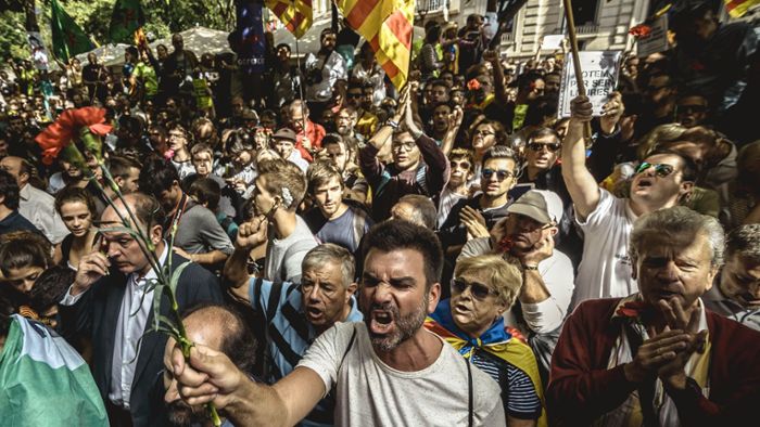 Spanische Polizei nimmt zwölf Personen fest
