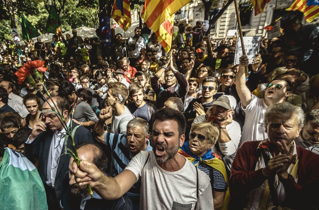 In Barcelona protestierten Menschen für das katalanische Unabhängigkeitsreferendum. Foto: dpa