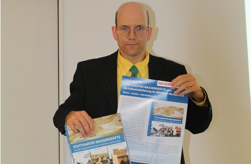Der Historiker Achim Bonenschäfer hat aus seinen für eine  Dissertation gesammelten Fakten ein Buch über Stuttgarter Wasserkräfte gemacht. Foto: Sabine Schwieder