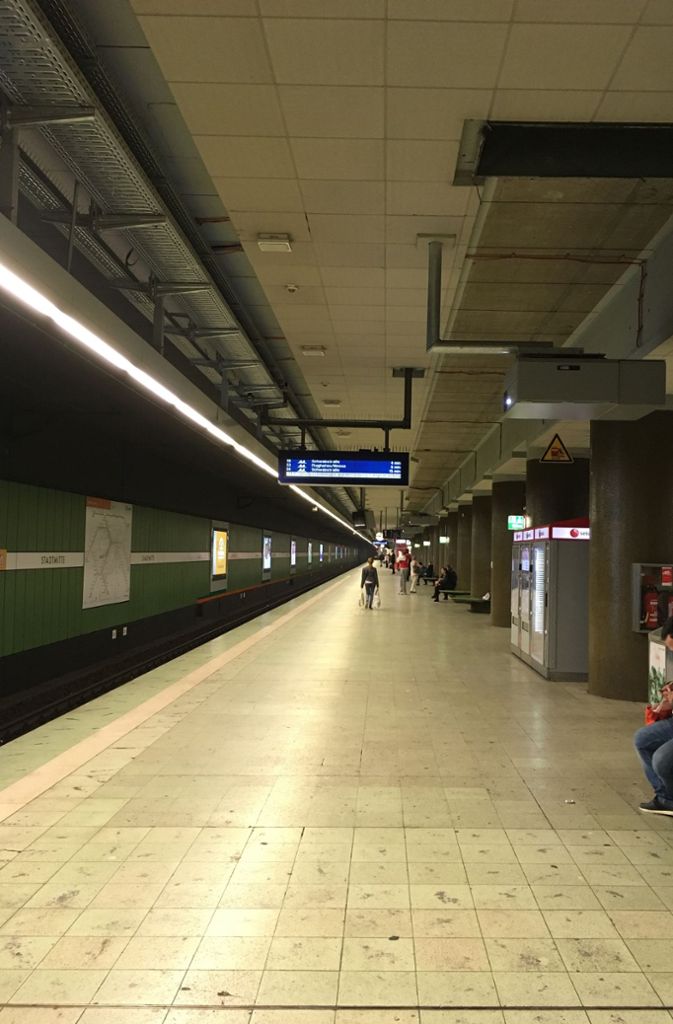 Der Bahnsteig am Rotebühlplatz ist 210 Meter lang. Hier wären Feldbetten errichtet worden.