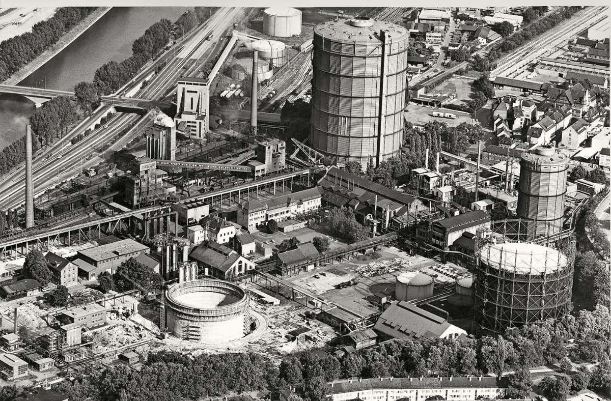 Foto vom Gaskessel im Jahr 1969: Einige  Gebäude stehen heute schon nicht mehr. Foto: EnBW/Maier-Gerber