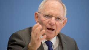 Finanzminister Schäuble hält Forderungen der Länder zu den Flüchtlingskosten für überzogen. Foto: dpa