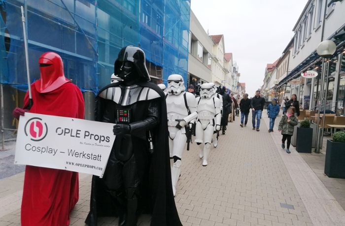 Neue Cosplay-Werkstatt in Ludwigsburg: Darth Vader und sein Gefolge marschieren durch die Stadt