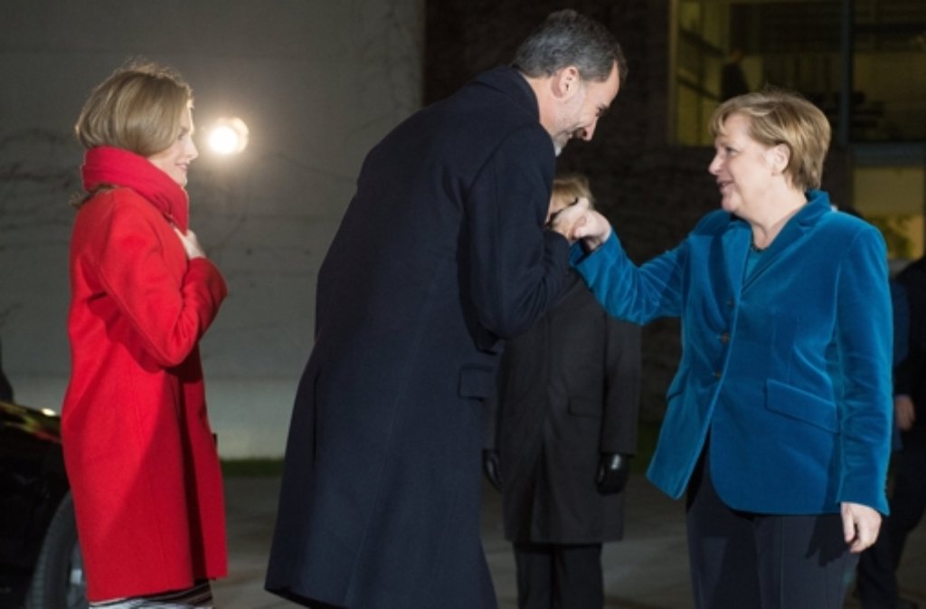 Angela Merkel (rechts) empfängt das spanische Königspaar.