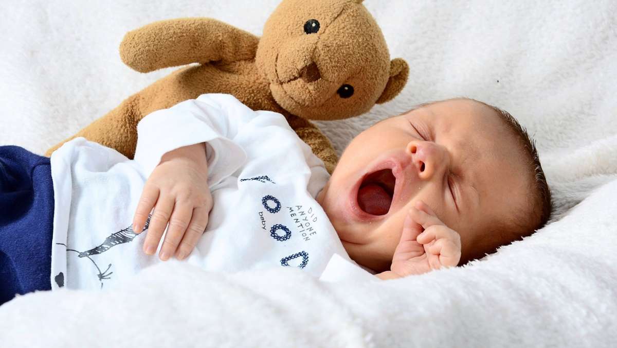 Wie viel Schlaf brauchen Kinder? (Antwort und Tipps)