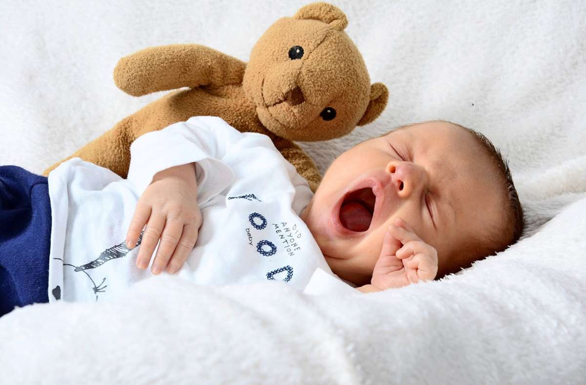 Ganz kleine Kinder schlafen noch sehr viel, aber oft mit Unterbrechungen. Foto: stock.adobe