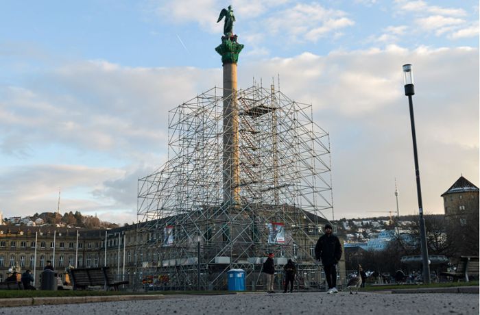 Baustelle in Stuttgart: Auf dem Schlossplatz steht jetzt ein riesiges Gerüst
