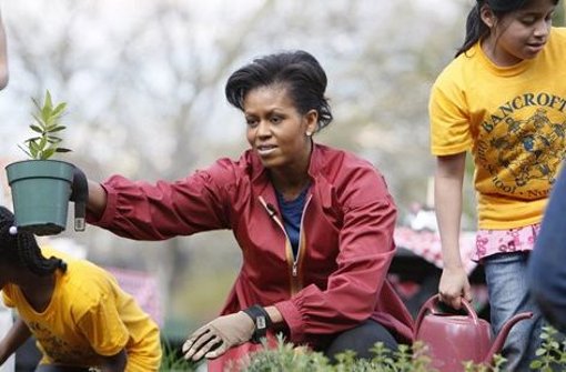 Die First Lady engagiert sich für Soldatenfamilien und gegen Fettleibigkeit, hat im Weißen Haus einen Öko-Gemüsegarten gepflanzt und spricht über die Erziehung ihrer beiden Töchter. Foto: Spang