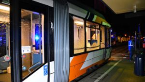 Neun Verletzte – Straßenbahn prallt gegen Bauzaun