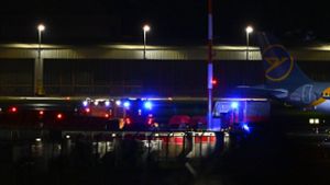 Der Hamburger Flughafen ist am Samstagabend gesperrt worden. Foto: dpa/Jonas Walzberg