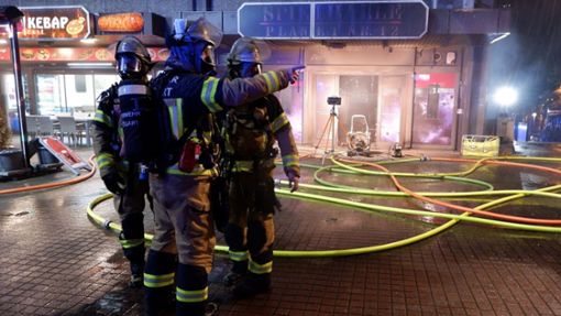 Die Feuerwehr war mit rund 45 Einsatzkräften am Brandort in Zuffenhausen. Foto: Feuerwehr/Stuttgart