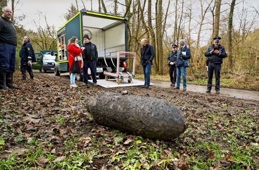 Die  im Feuerbacher Tal gefundene Weltkriegsbombe wurde mit nur einem Handgriff entschärft. Sie wiegt 250 Kilogramm. Foto: Fotoagentur Stuttgart/Andreas Rosar, Lichtgut/Julian Rettig (2)
