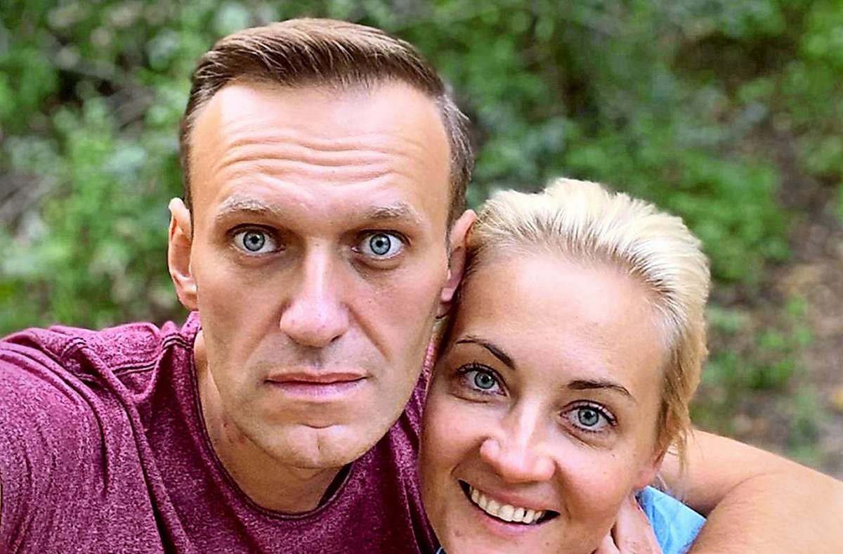 Alexej Nawalny mit seiner Ehefrau.