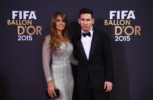 Lionel Messi erschien mit Partnerin Antonella Roccuzzo zur Gala in Zürich. Foto: Getty