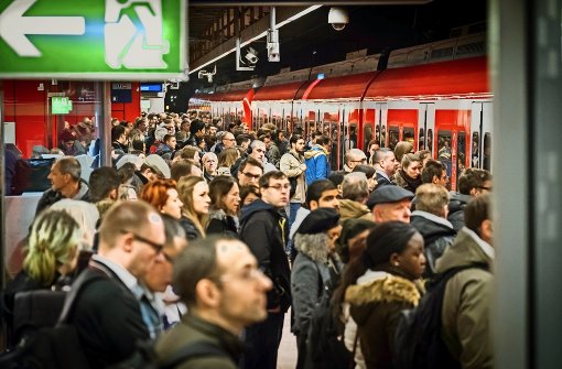 Für eine große Zahl an Menschen spielt die Pünktlichkeit der S-Bahn im täglichen Leben eine zentrale Rolle. Foto: Lichtgut/Achim Zweygarth