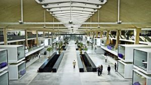 Station F in Paris: Das in einem alten Pariser Güterbahnhof errichtete Start-up-Zentrum will als weltweit größte Brutstätte für junge Unternehmen Furore machen Foto: AFP