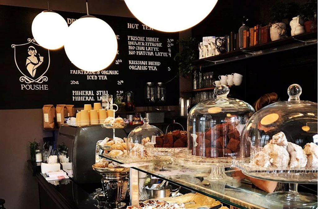 Im Café Poushe am Rathausplatz 5 in Stuttgart-Vaihingen dreht sich alles um Strudel: die feinen bulgarischen Spezialitäten gibt es mit verschiedenen Füllungen. Dazu gibt es auch anderes Gebäck sowie Kaffee. Öffnungszeiten: montags bis sonntag, 10 bis 18 Uhr.