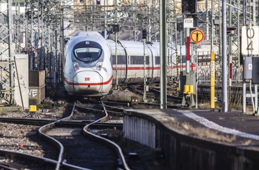 Der Unfall wirkte sich auf den Bahnverkehr von Stuttgart nach München aus. Foto: IMAGO/Arnulf Hettrich/IMAGO/Arnulf Hettrich