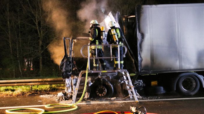 Lastwagen ausgebrannt