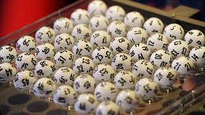 John Noakes, Lottogewinner aus dem britischen Örtchen Corby, hat die Weisheit „Geld macht nicht glücklich“ erst spät akzeptiert. Foto: dpa